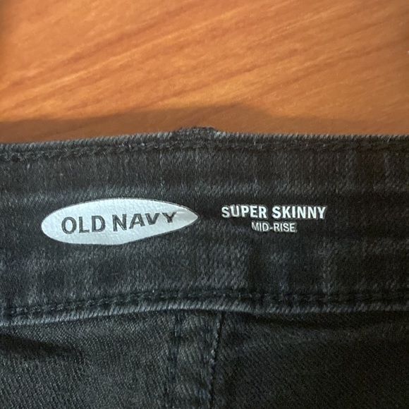 Old Navy Mid Rise Super Skinny Jeans - Picture 2 of 3
